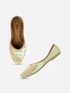 DESI COLOUR Women Ethnic Embellished Mojaris