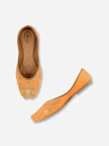 DESI COLOUR Women Ethnic Embellished Mojaris