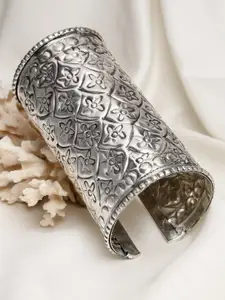 Moedbuille Women Silver-Plated Oxidised Cuff Bracelet