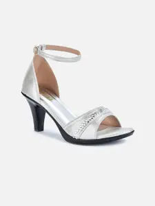 VALIOSAA Embellished Kitten Heels