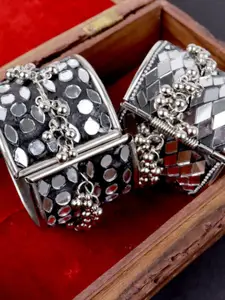 Krelin Women Pack of 2 Black & Silver-Toned Sterling Silver Mirror Silver-Plated Cuff Bracelet