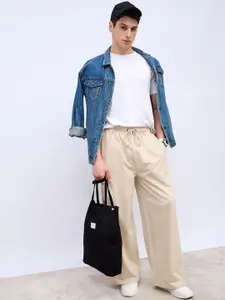 Styli Men Extra Wide Leg Joggers With Contrast Stripe Detail