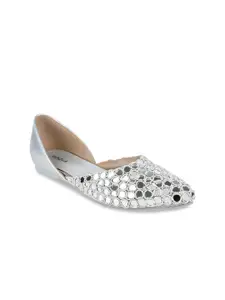 Rocia Women Embellished Leather Ethnic Mojaris Flats