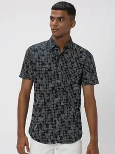 Mufti Printed Pure Cotton Slim Fit Short Sleeves Casual Shirt