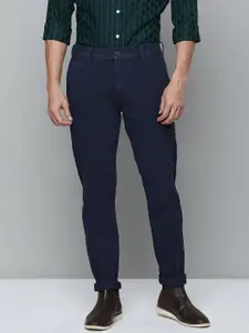 Levis Men Tapered Fit Low-Rise Smart Casual Chinos