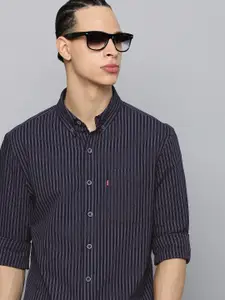 Levis Men Slim Fit Vertical Stripes Opaque Pure Cotton Casual Shirt With Chest Pocket