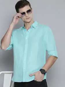 Levis Solid Slim Fit Casual Shirt