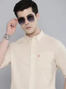 Levis Men Slim Fit Solid Spread Collar Casual Shirt