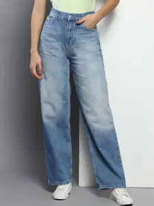 Calvin Klein Jeans Women Relaxed Fit High-Rise Heavy Fade Jeans