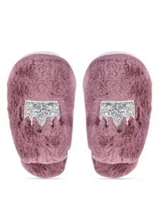 CASSIEY Women Embellished Room Slippers