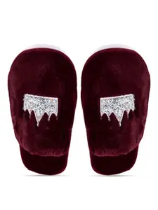 CASSIEY Women Embellished Room Slippers