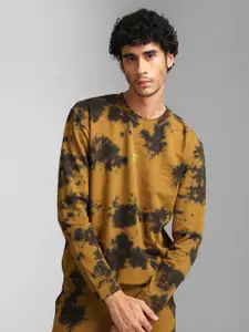 KZ07 By Kazo Men Black Printed Hooded Sweatshirt