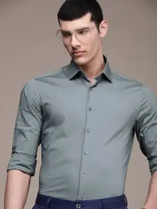Calvin Klein Jeans Men Solid Slim Fit Pure Cotton Casual Shirt