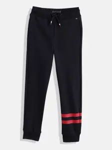 Tommy Hilfiger Boys Solid Regular Fit Mid-Rise Knitted Sweat Joggers With Striped Detail