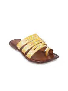Mochi Women Printed One Toe Flats
