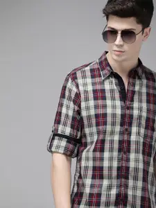 Roadster Men Grey & Navy Blue Regular Fit Checked Casual Shirt