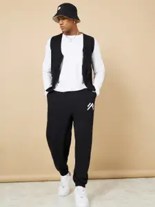 Styli Men Oversized Fit Jogger With Minimal Print & Elasticated Hem