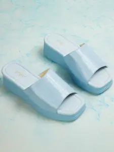 Ginger by Lifestyle Navy Blue Textured Flatform Sandals