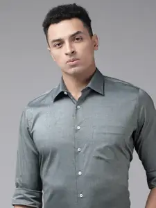 Van Heusen Solid Slim Fit Pure Cotton Opaque Formal Shirt