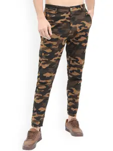 HIGHLANDER Men Camouflage Printed Tapered Fit Joggers Trousers