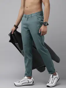 The Roadster Lifestyle Co. Men Textured Slim Fit Low-Rise Trousers