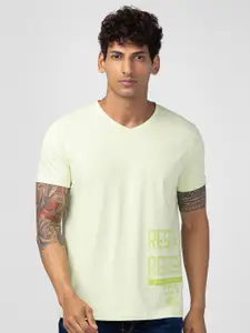 SPYKAR Men Typography Printed V-Neck Cotton T-shirt