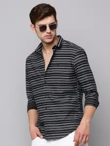 SHOWOFF Men Classic Horizontal Striped Casual Shirt