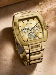 GUESS Men Stainless Steel Bracelet Style Straps Analogue Watch- GW0456G2