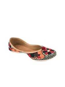 DESI COLOUR Women Ethnic Mojaris with Embroidered Flats