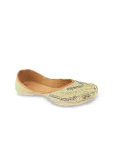 DESI COLOUR Women Embellished Ethnic Mojaris Flats