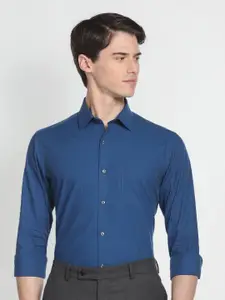 Arrow Self Design Cutaway Collar Pure Cotton Slim Fit Formal Shirt