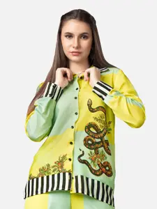 NEOFAA Spread Collar Floral Printed Casual Shirt