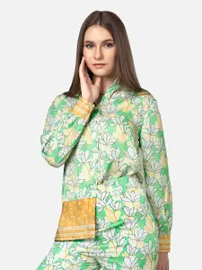 NEOFAA Spread Collar Floral Printed Casual Shirt