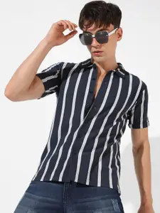 Campus Sutra Classic Vertical Striped Cotton Casual Shirt