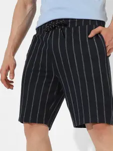 Campus Sutra Men Striped Cotton Regular Fit Mid-Rise Shorts