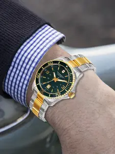 Victorinox Men Dial & Stainless Steel Bracelet Style Straps Analogue Watch 241605