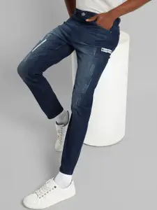 Campus Sutra Men Smart Slim Fit Mildly Distressed Light Fade Stretchable Cotton Jeans