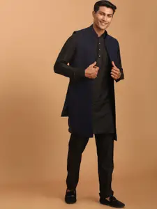 SHRESTHA BY VASTRAMAY Men Glitter Print Front Open Jacket With Solid Kurta And Trousers