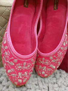 DESI COLOUR Women Woven Design Embellished Mojaris