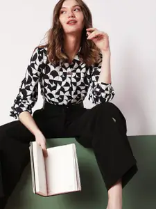 Vero Moda Abstract Printed V-Neck Long Sleeves Top