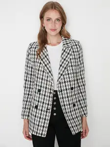 Trendyol Checked Notched Lapel Double Breasted Blazer