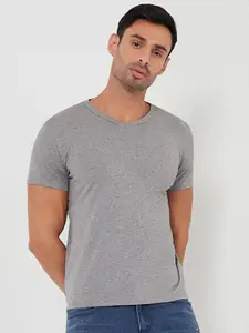 Styli Solid V-Neck Muscle Fit T-Shirt