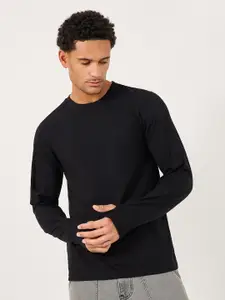 Styli Men Solid Round Neck Knitted Thumbhook Fit T-Shirt