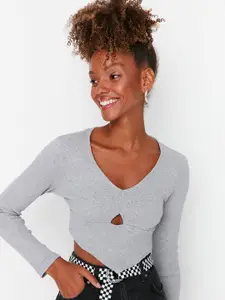 Trendyol V-Neck Cut-Out Fitted Crop Top