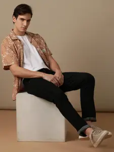 Wrangler Men Cotton Skanders Slim Fit Low-Rise Light Fade Stretchable Jeans