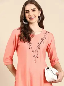 SHOWOFF Floral Embroidered Beads & Stones Chanderi Silk Kurta