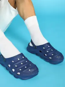 Paragon Men Self Design Ultra-Comfortable Rubber Clogs