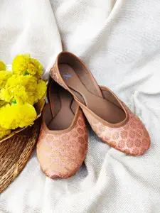 THE MADRAS TRUNK Women Woven Design Leather Mojaris