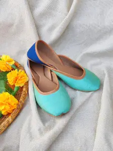 THE MADRAS TRUNK Women Colourblocked Leather Mojaris