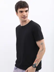 HIGHLANDER Men Popcorn Structured Slim Fit Tshirt